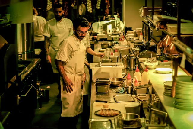 Erros de gestão em restaurantes que cursos de food business ensinam a evitar Erros de gestão de restaurante